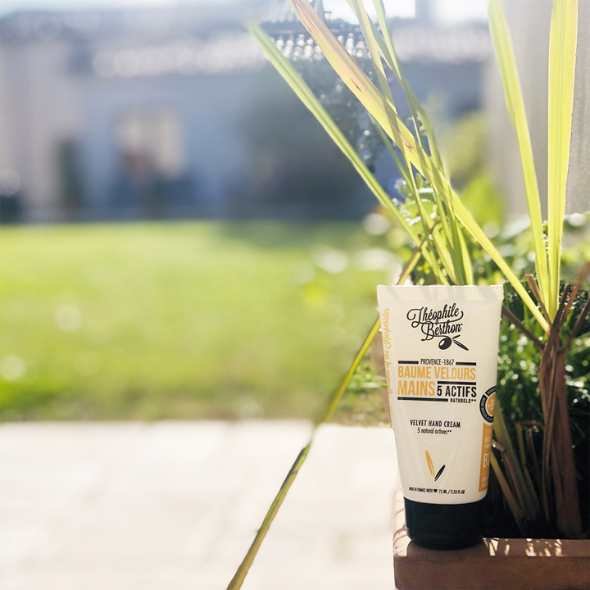 Baume R&eacute;parateur Mains au Miel de Provence Th&eacute;ophile Berthon